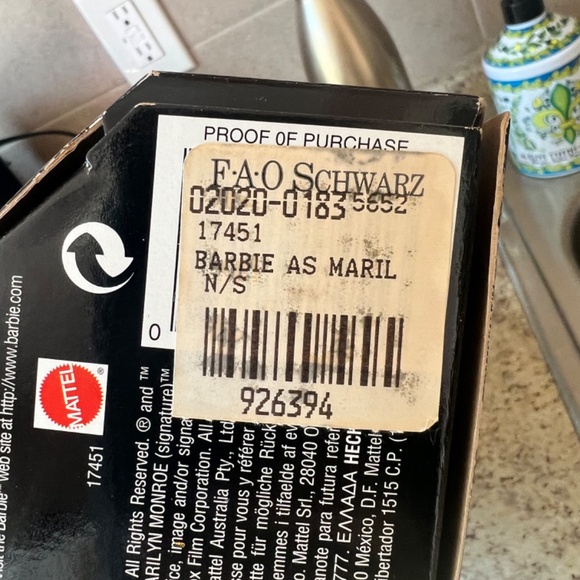 Limited Edition Barbie as Marilyn Monroe - Picture 4 of 6